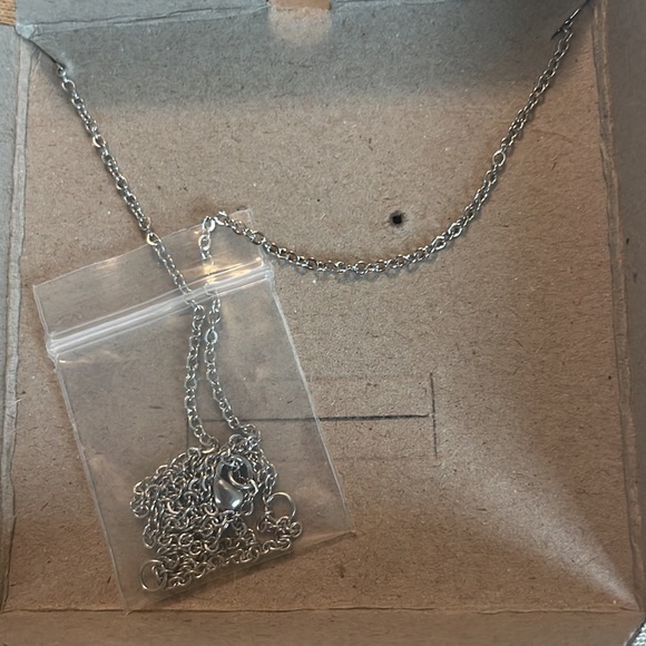 Dragonfly necklace - Picture 2 of 2